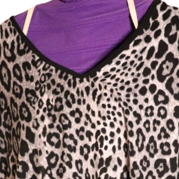 🎉4 FOR 💲10 WOMENS GREY ANIMAL PRINT LARGE SHIRT - Picture 2 of 4